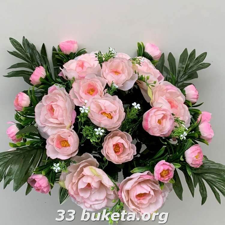 Розы с бутонами
